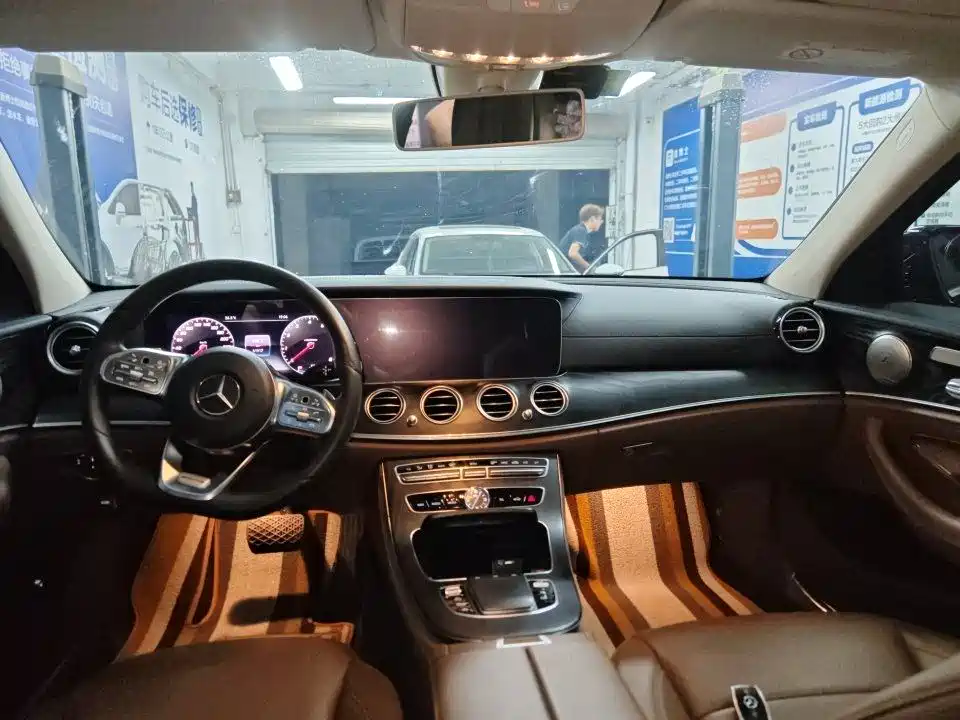 Mercedes-Benz E-Class — миниатюра 8