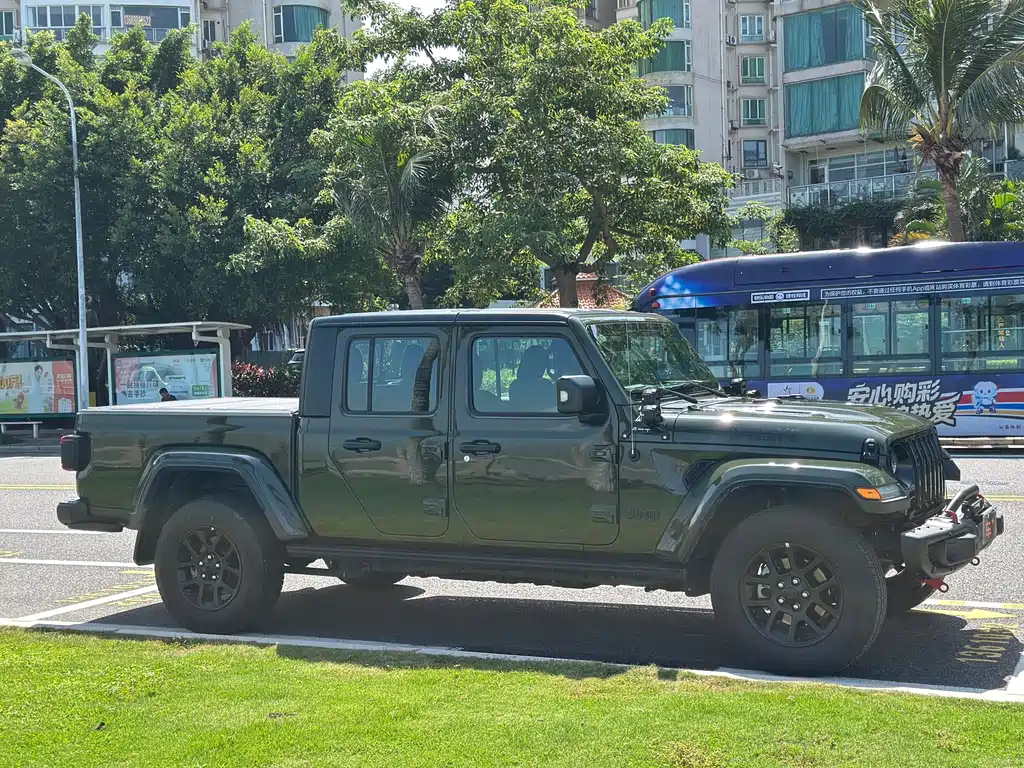 Jeep Gladiator — миниатюра 7