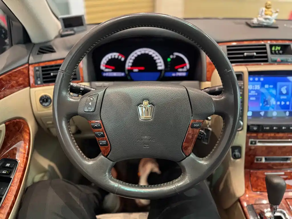 Toyota Crown — миниатюра 12