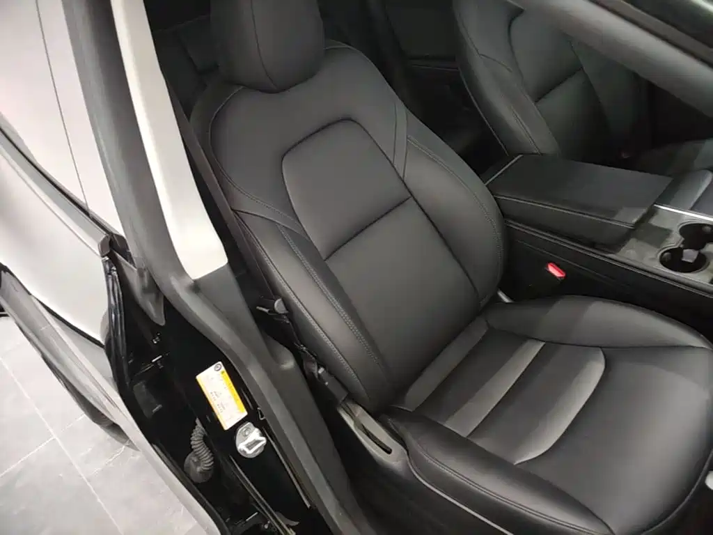 Tesla Model Y — миниатюра 25