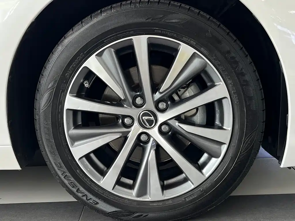 Lexus ES — миниатюра 19