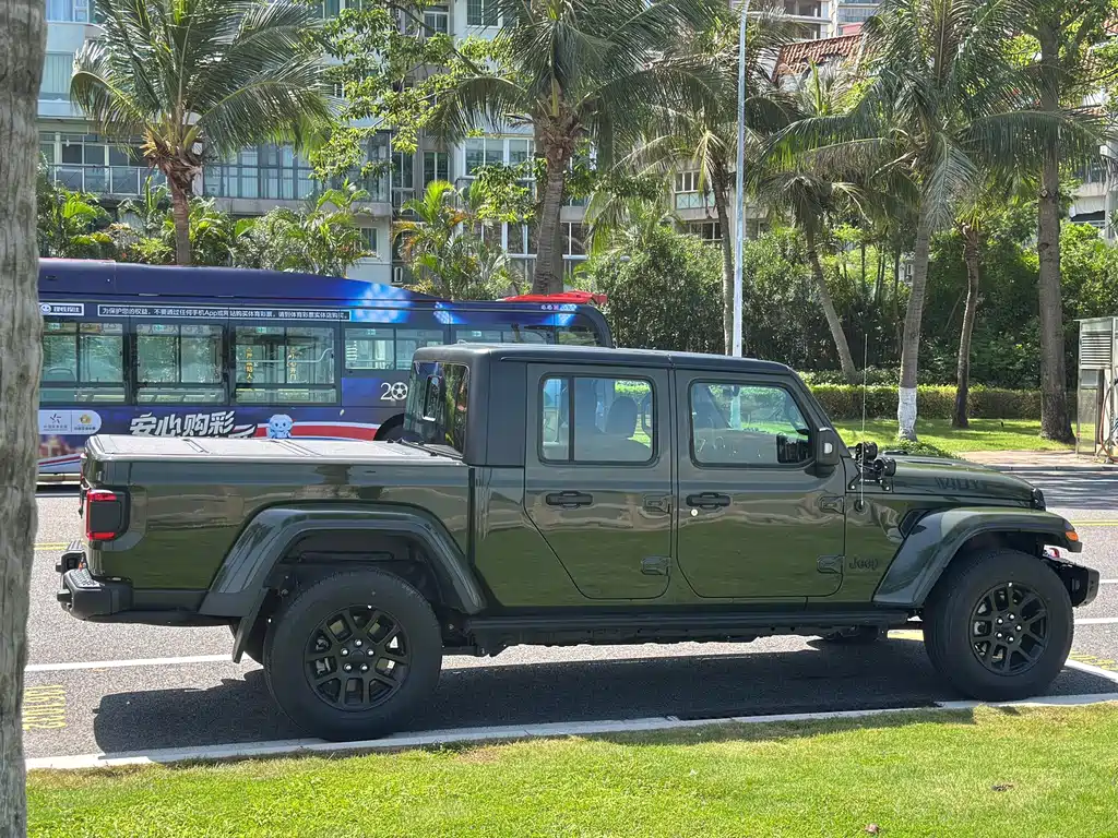 Jeep Gladiator — миниатюра 8