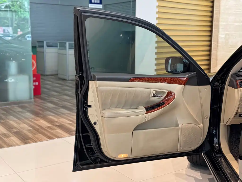 Toyota Crown — миниатюра 7