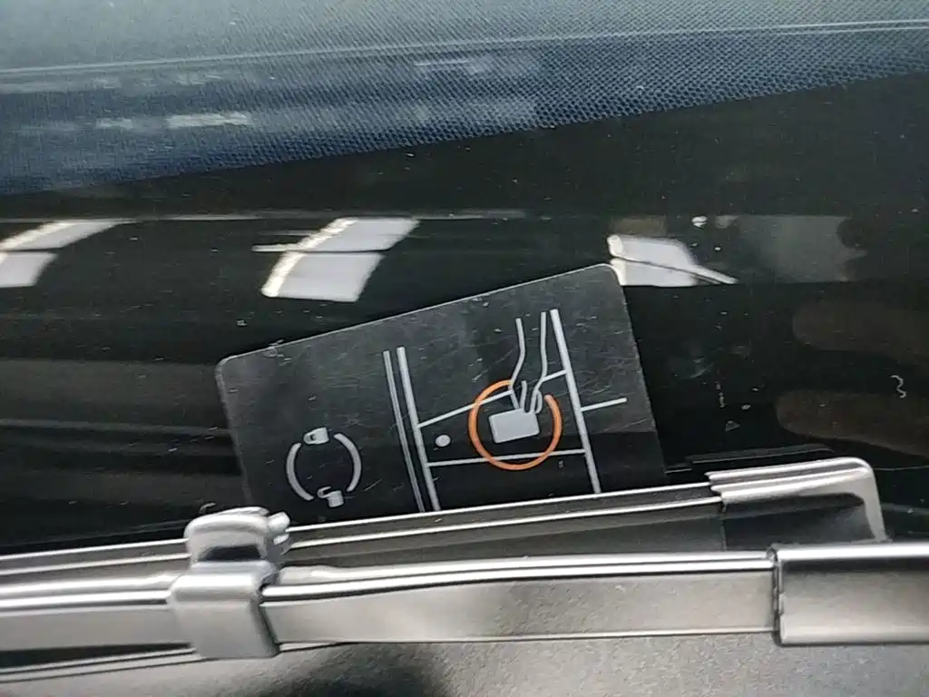 Tesla Model Y — миниатюра 9