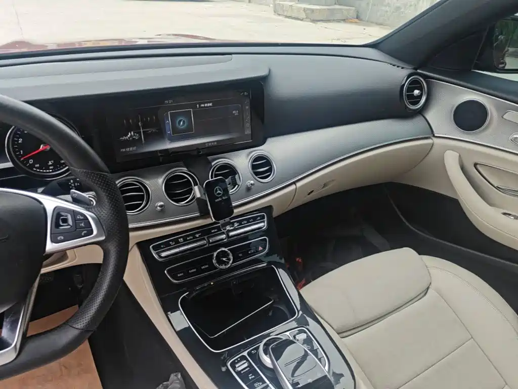 Mercedes-Benz E-Class — миниатюра 13