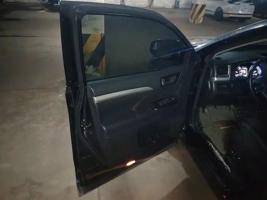 Toyota Highlander 2018 2.0T Luxury 7 мест V