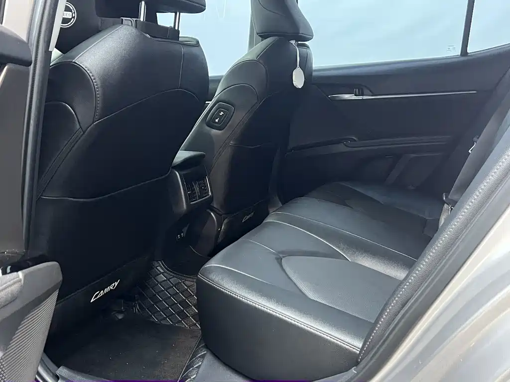 Toyota Camry — миниатюра 13
