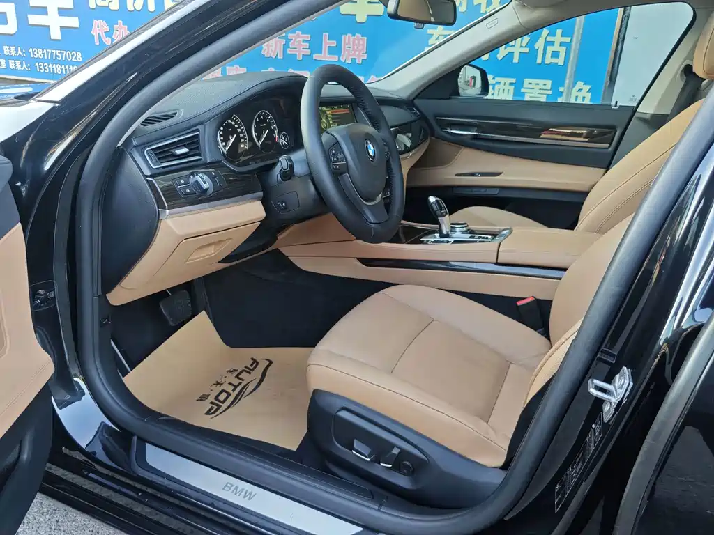 BMW 7 Series — миниатюра 10