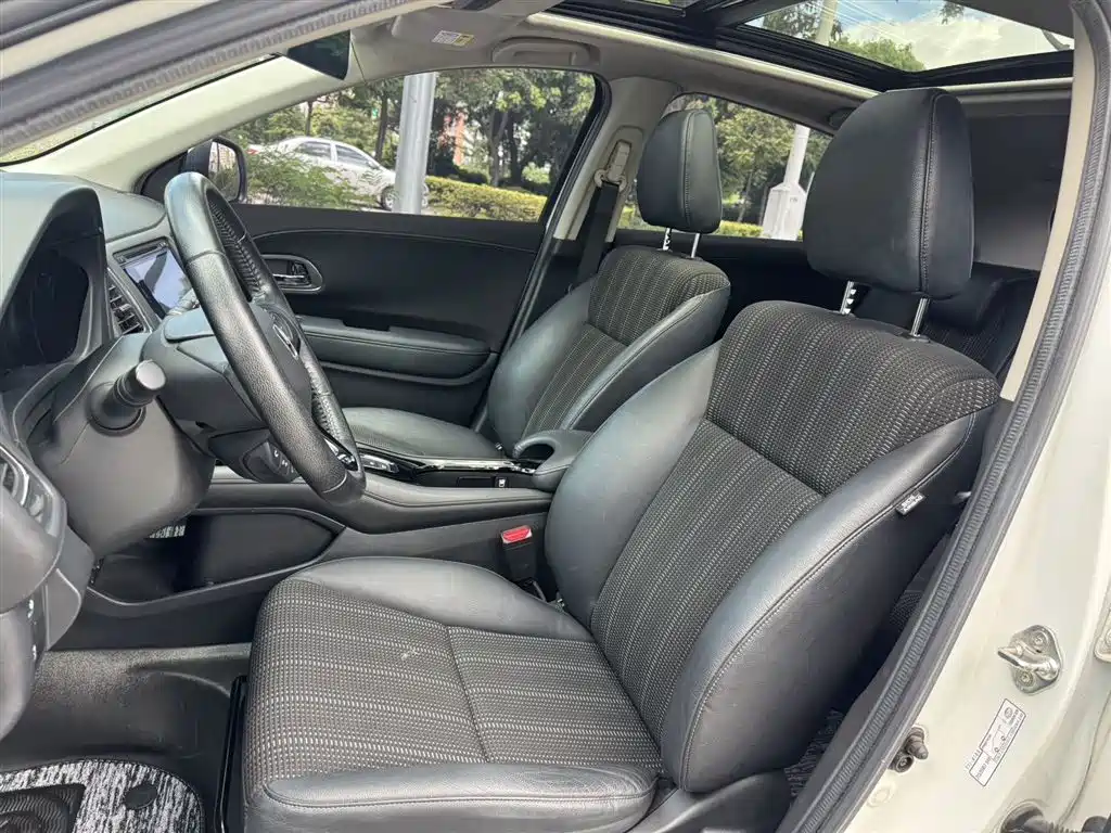 Honda Vezel 2015 1.8L CVT Luxury