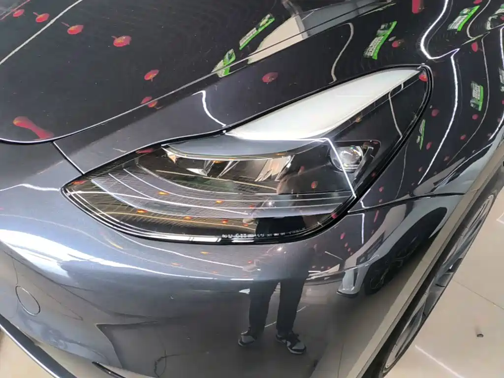Tesla Model Y — миниатюра 24