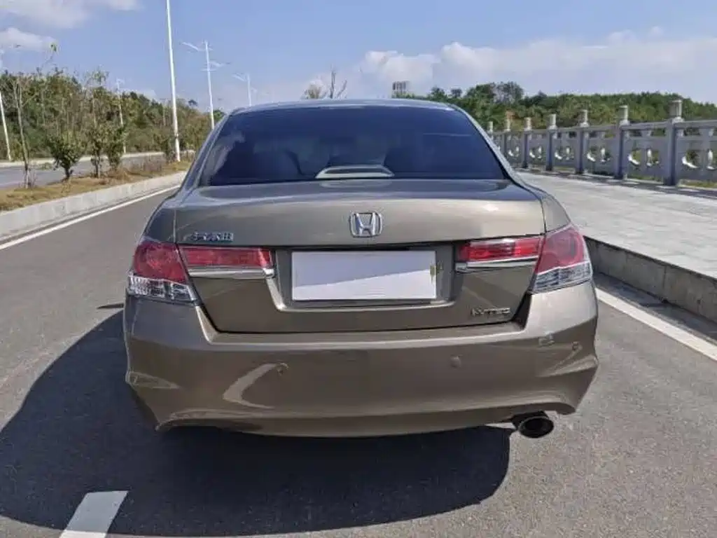 Honda Accord — миниатюра 8