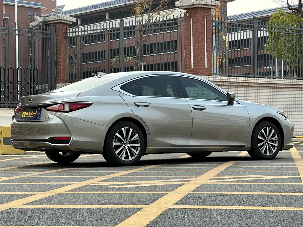 Lexus ES — миниатюра 4