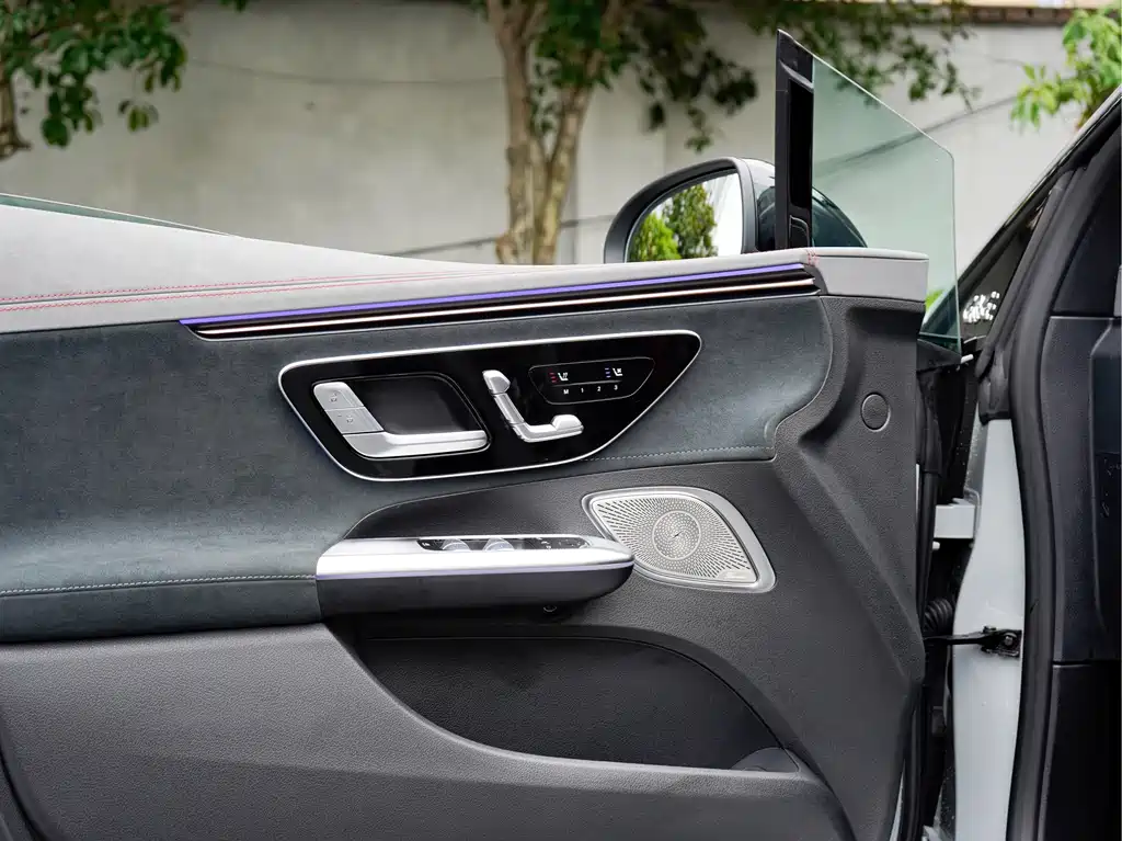 Mercedes-Benz EQE AMG — миниатюра 13