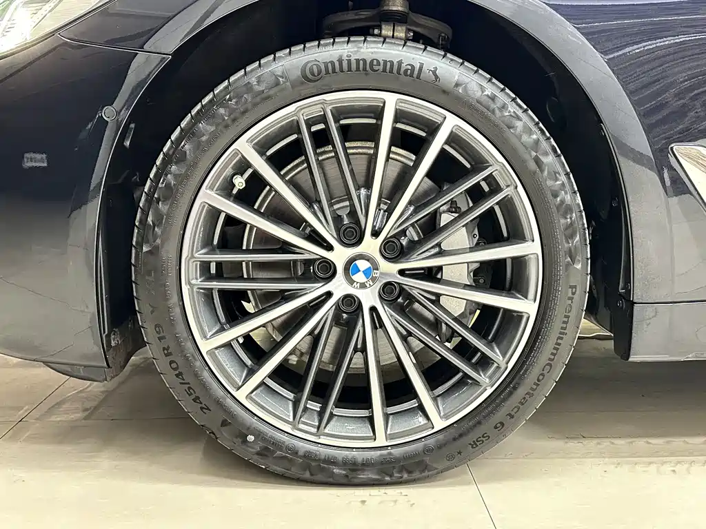BMW 5 Series — миниатюра 23