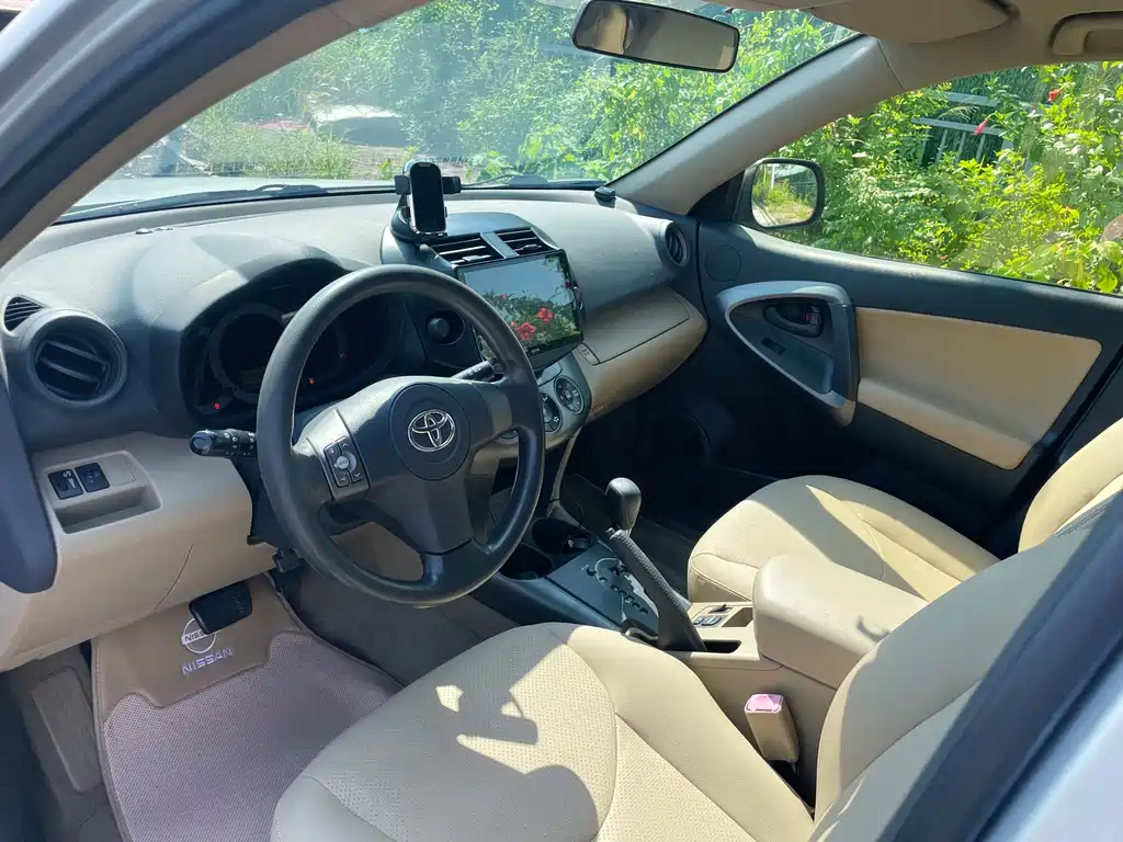 Toyota RAV4 — миниатюра 13