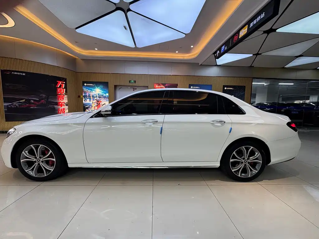 Mercedes-Benz E-Class — миниатюра 8