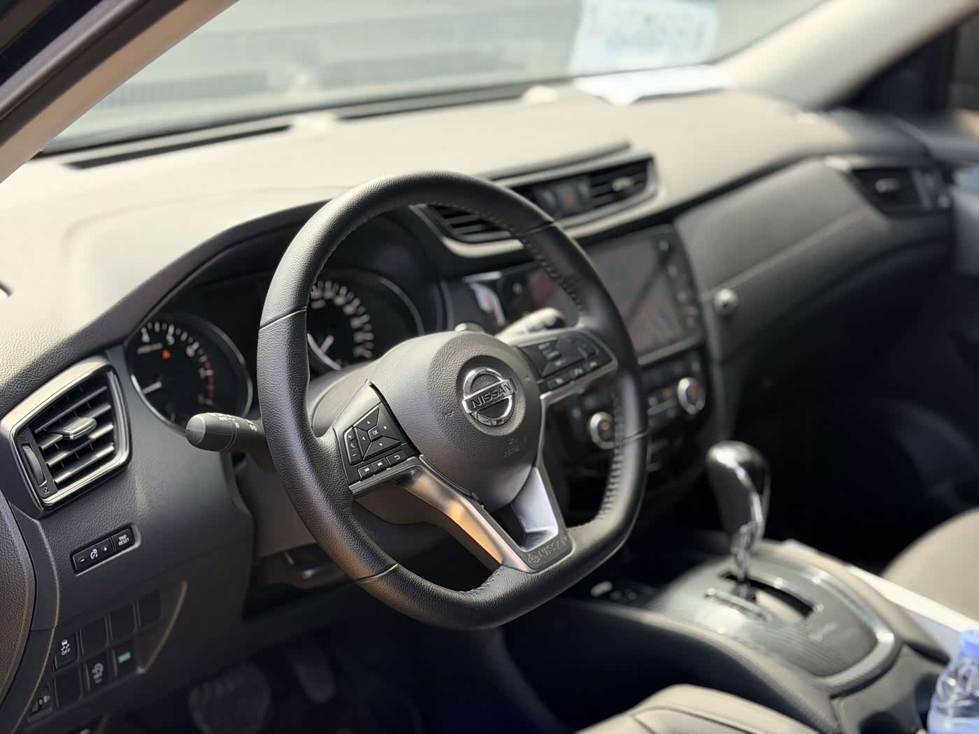 Nissan X-Trail 2.0 л 2025 г. Чёрный, пробег 13000 км