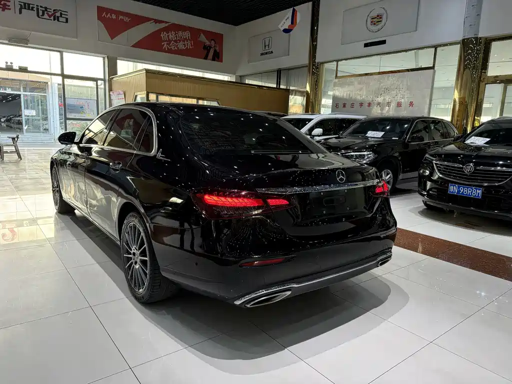 Mercedes-Benz E-Class — миниатюра 7