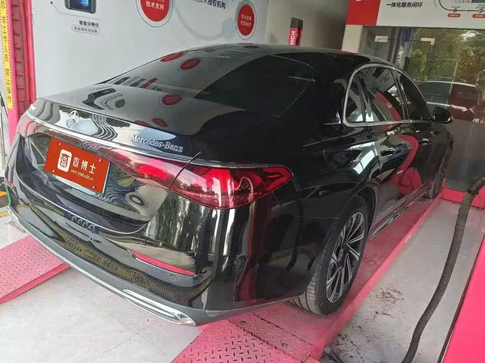 Mercedes-Benz E-Class — миниатюра 6