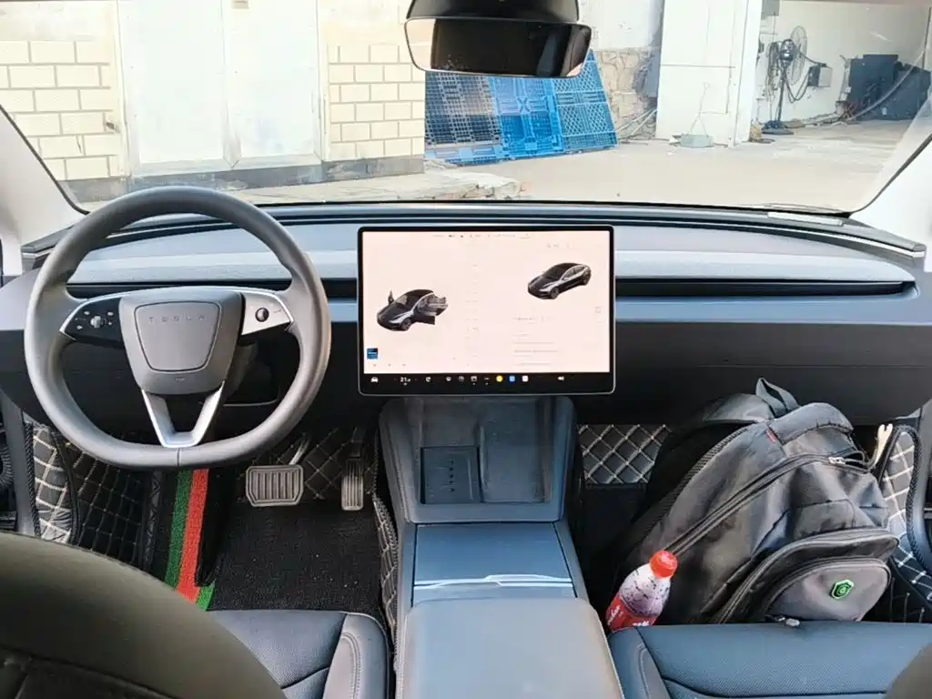 Tesla Model 3 — миниатюра 10