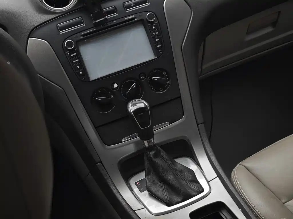 Ford Mondeo Zhisheng — миниатюра 6