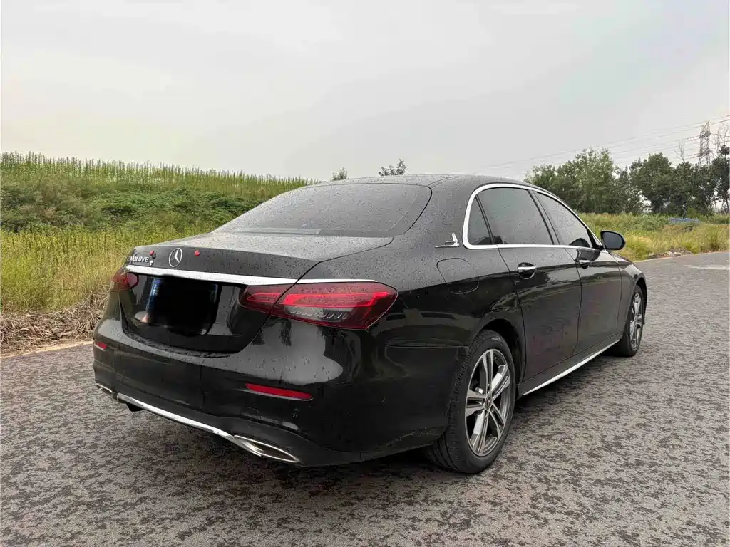 Mercedes-Benz E-Class — миниатюра 6