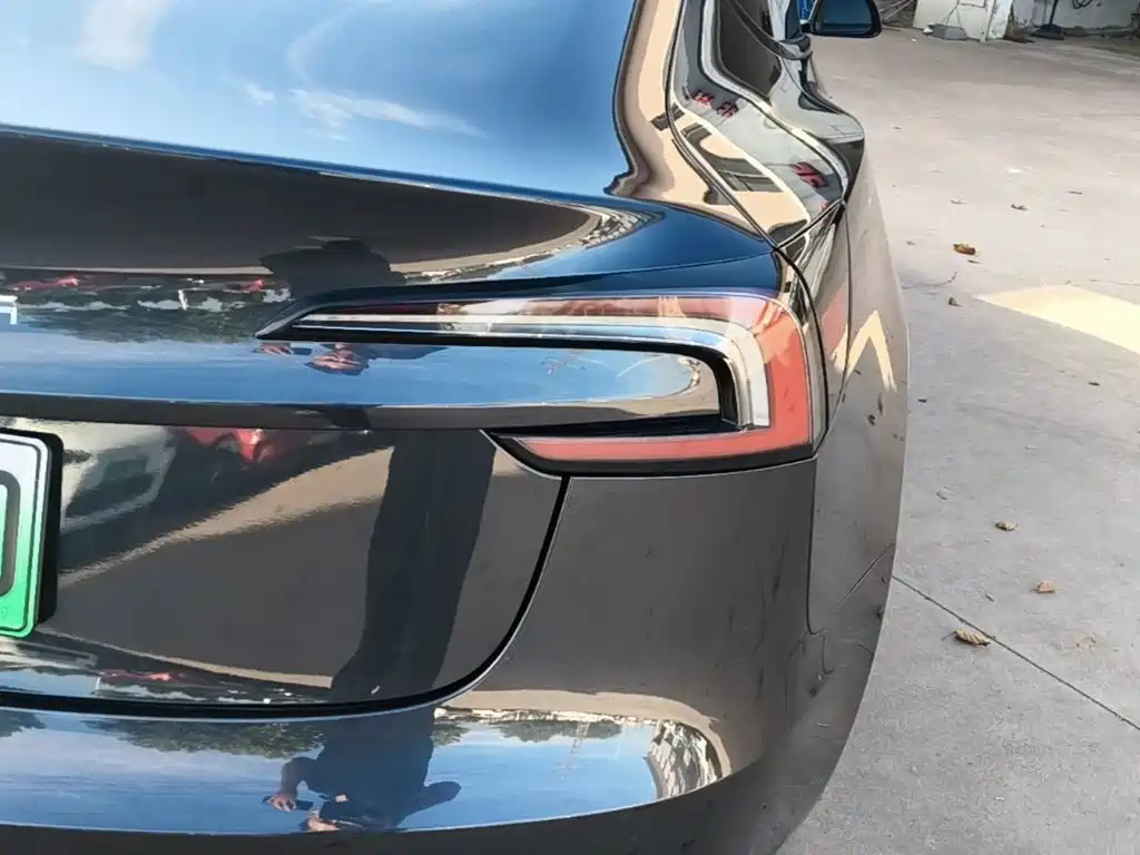 Tesla Model 3 — миниатюра 8