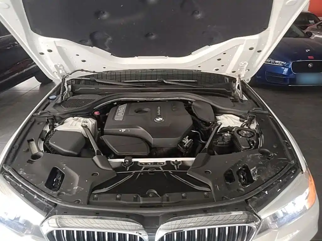 BMW 5 Series — миниатюра 20