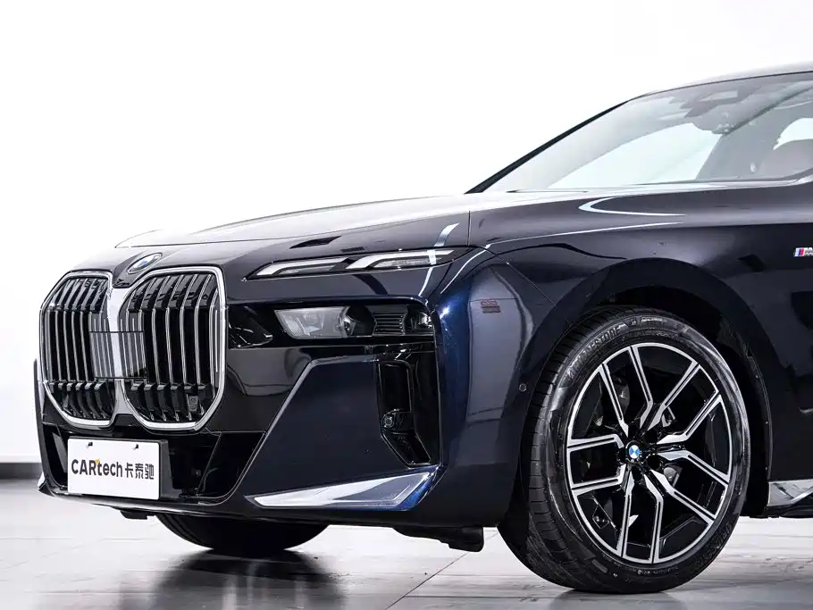 BMW 7 Series — миниатюра 5