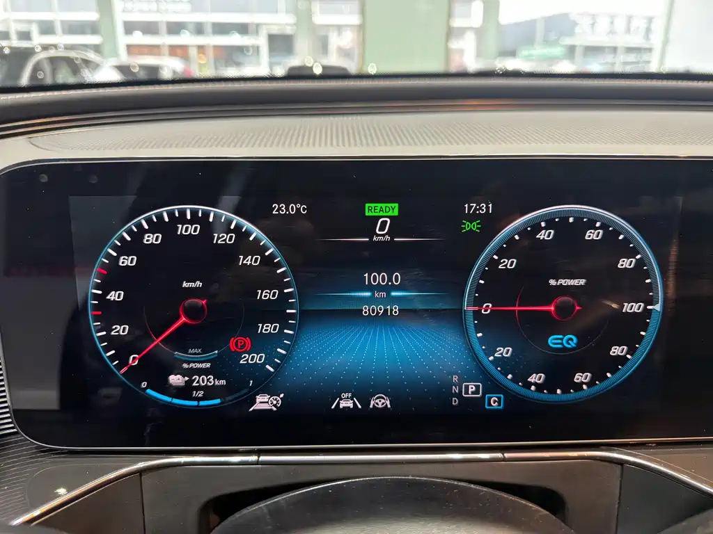 Mercedes-Benz EQC — миниатюра 6