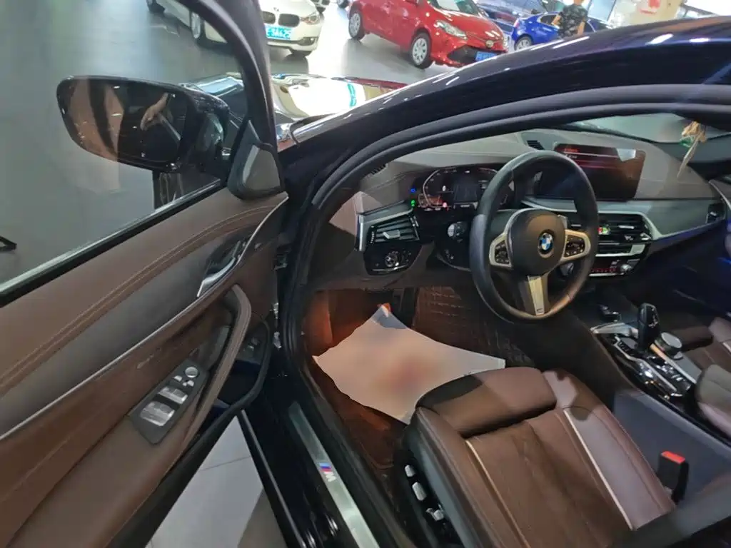 BMW 5 Series — миниатюра 16