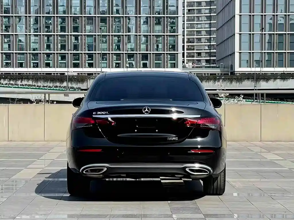 Mercedes-Benz E-Class — миниатюра 3