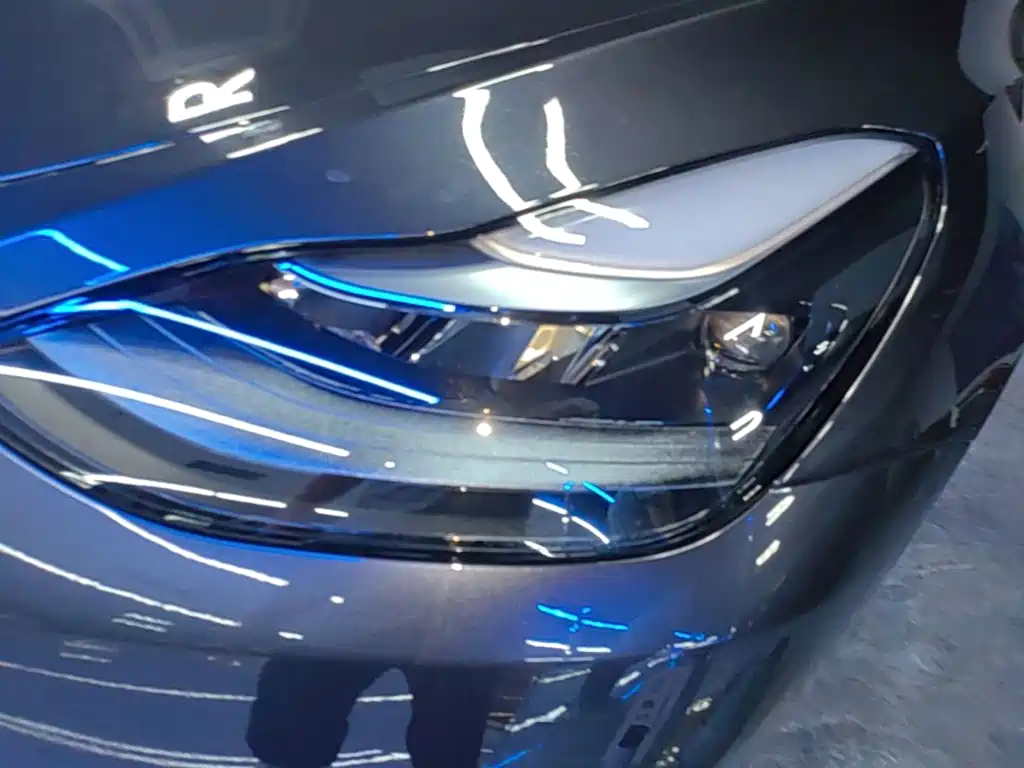 Tesla Model Y — миниатюра 24