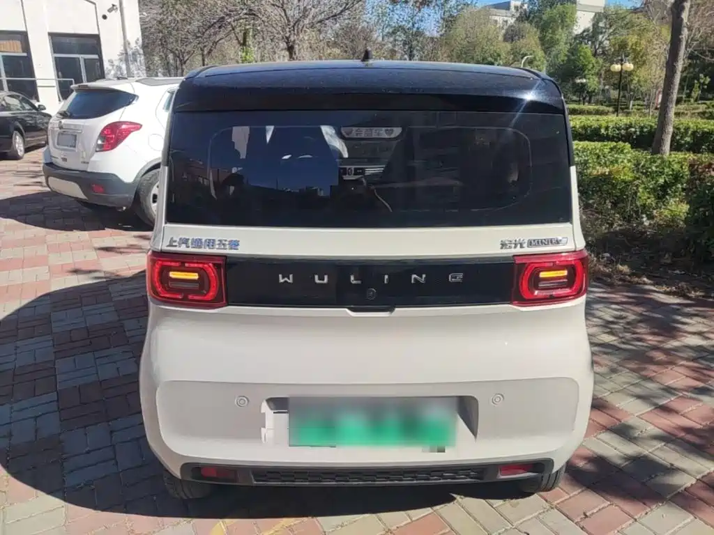 Wuling MINIEV — миниатюра 6