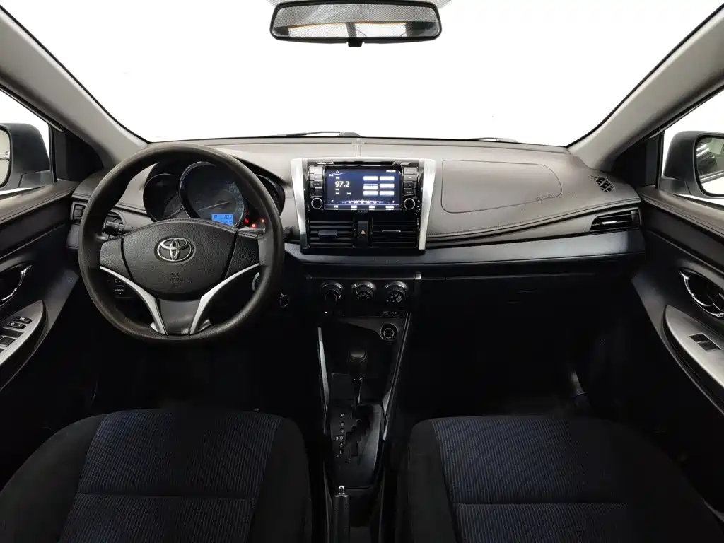 Toyota Yaris L — миниатюра 5