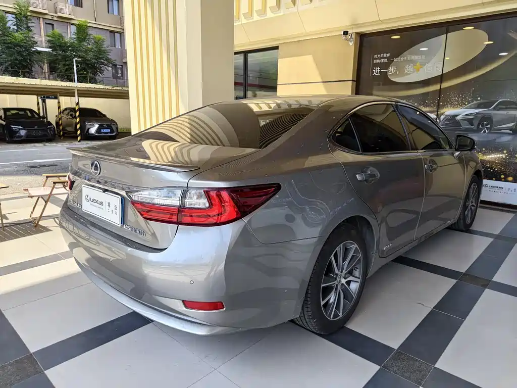 Lexus ES — миниатюра 7