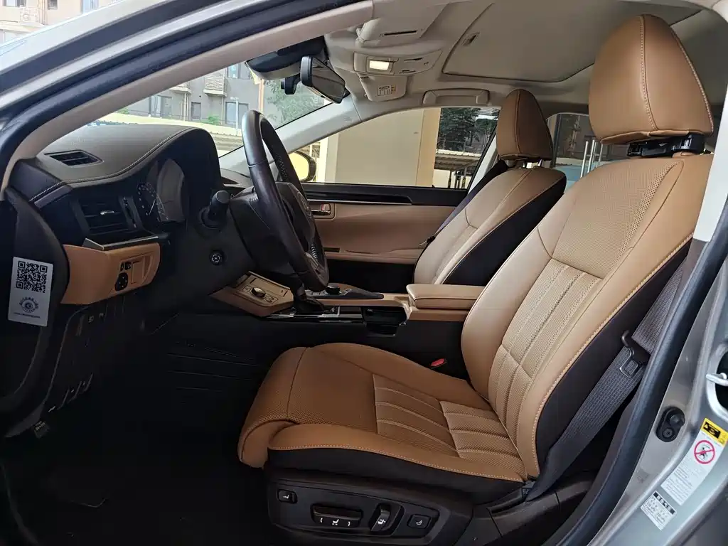 Lexus ES — миниатюра 12