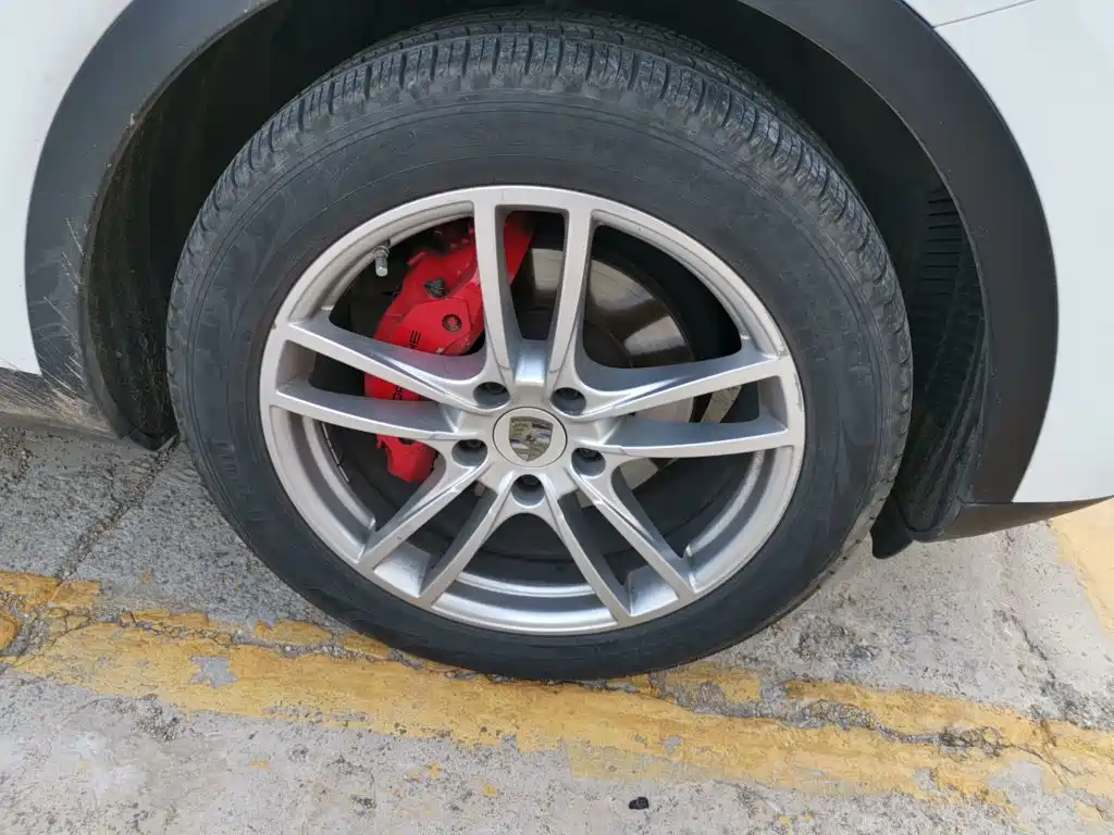 Porsche Cayenne — миниатюра 8