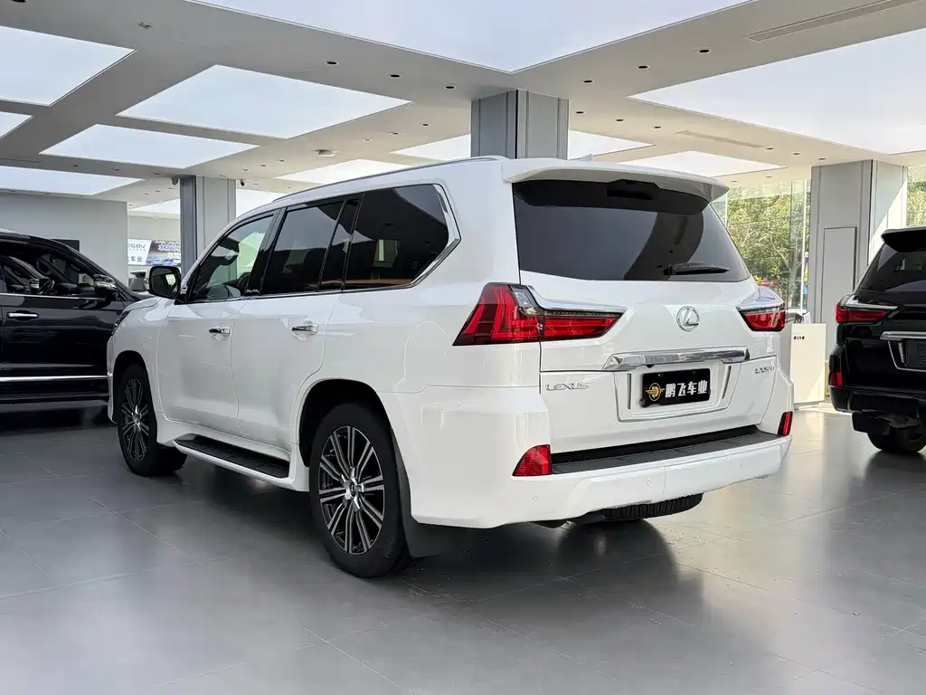 Lexus LX — миниатюра 23