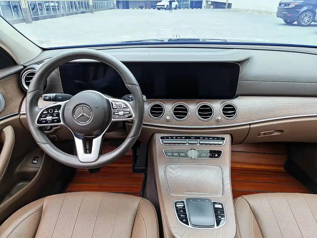Mercedes-Benz E-Class — миниатюра 6
