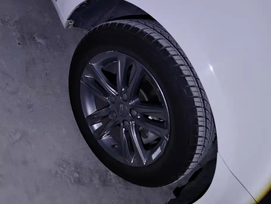 Geely Emgrand — миниатюра 6