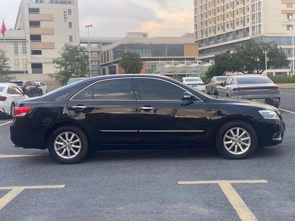 Toyota Camry — миниатюра 13
