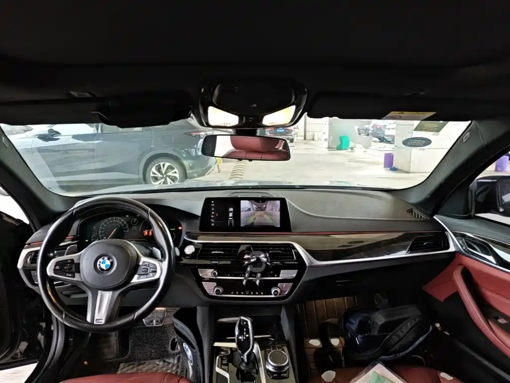 BMW 5 Series — миниатюра 10