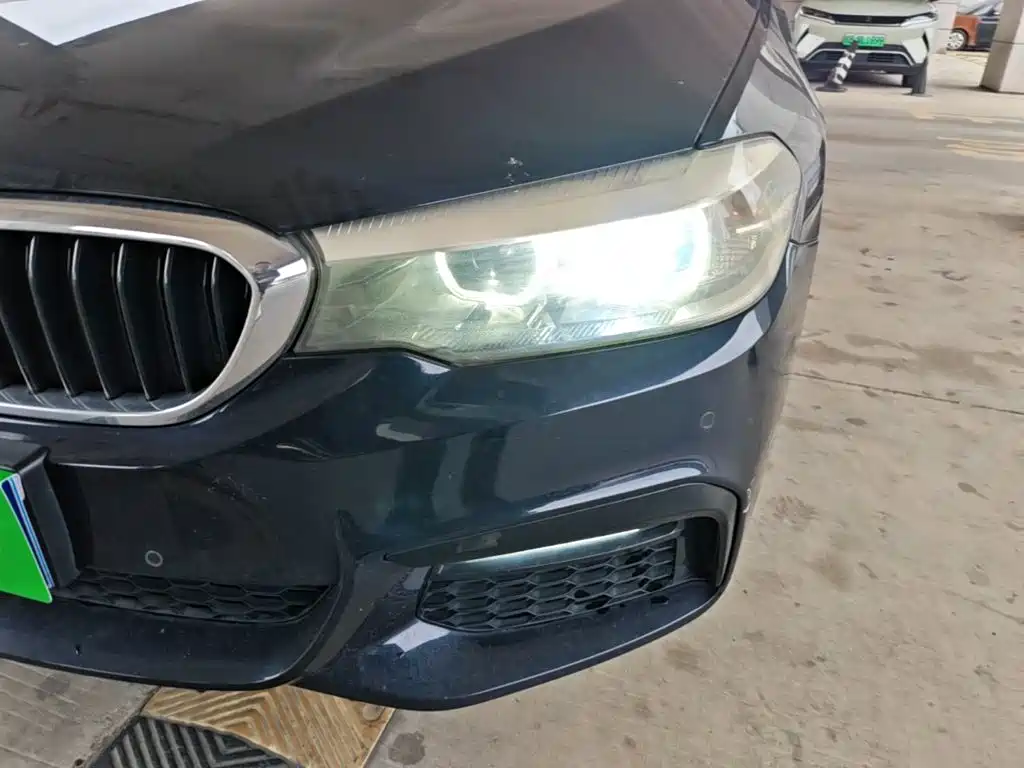 BMW 5 Series — миниатюра 24