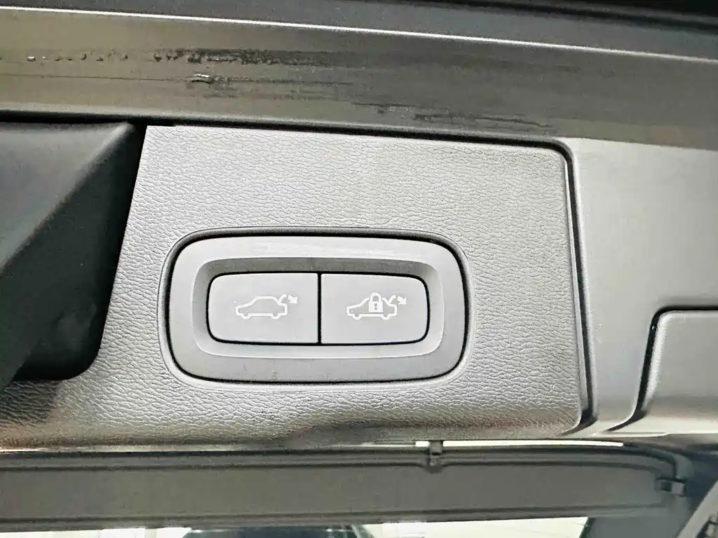 VOLVO XC60 PLUG IN HYBRID