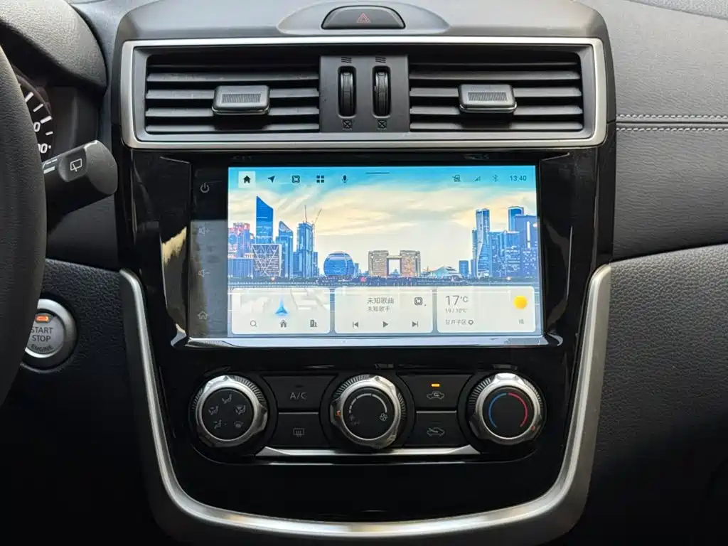 Nissan Tiida — миниатюра 14