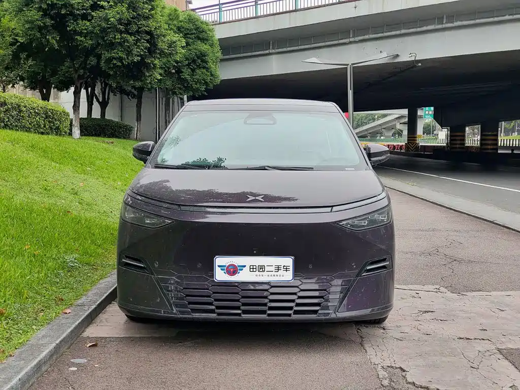 XPeng X9 — миниатюра 2