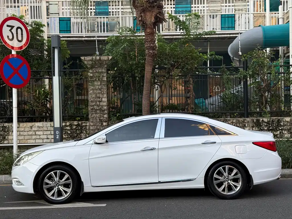 Hyundai Sonata — миниатюра 4