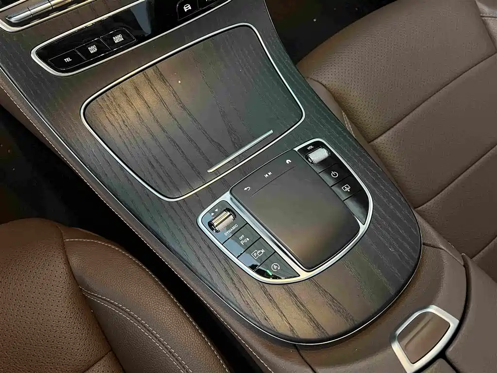 Mercedes-Benz E-Class — миниатюра 7