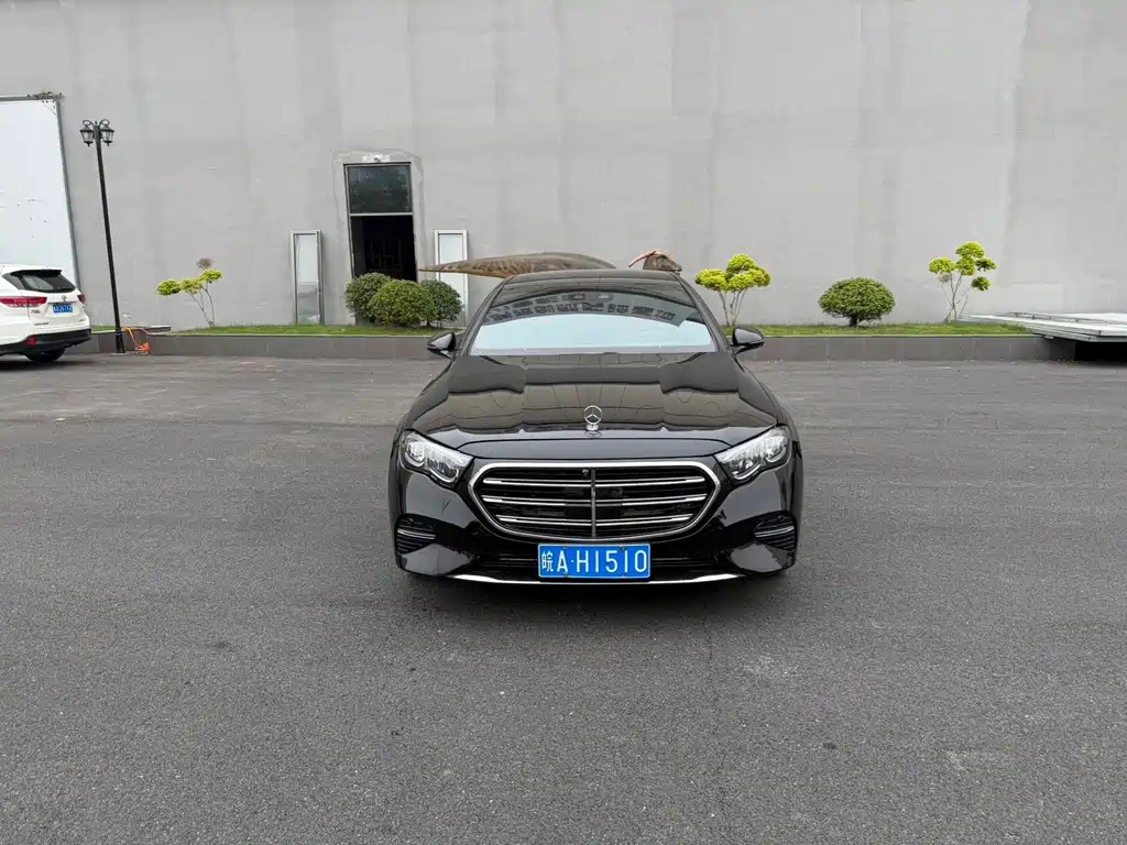 Mercedes-Benz E-Class — миниатюра 2